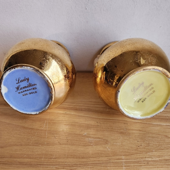 2 Vintage Vases Pair 22K Gold Flower Decor Metallic Lady Hamilton - Picture 2 of 8